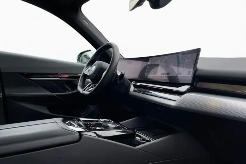 BMW 550 (Seria 5) din 2024 cu 34.921 km - oferta BMW199313 - foto 11