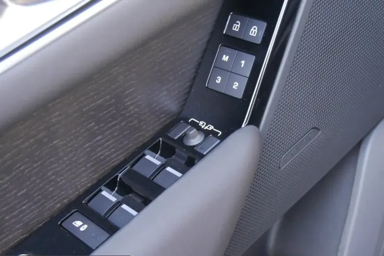 Land Rover Range Rover Velar din 2024 cu 14.900 km - oferta LAN199320 - foto 14