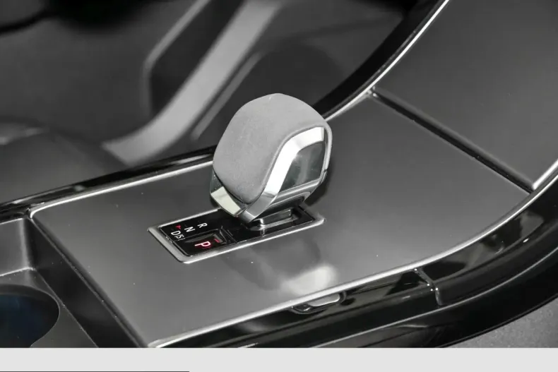 Land Rover Range Rover Velar din 2024 cu 32.271 km - oferta LAN199343 - foto 8