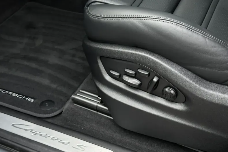 Porsche Cayenne din 2025 cu 10.600 km - oferta POR199386 - foto 25