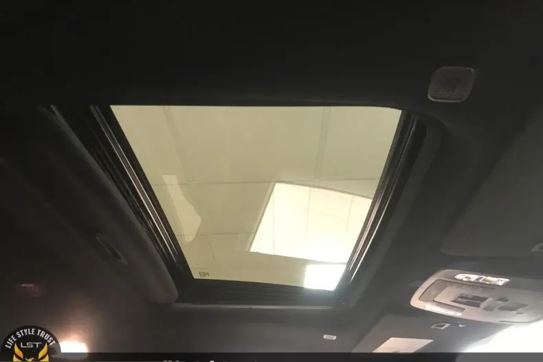 Toyota Sienna din 2025 cu 9.900 km - oferta TOY199402 - foto 9