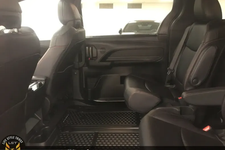 Toyota Sienna din 2025 cu 9.900 km - oferta TOY199402 - foto 14