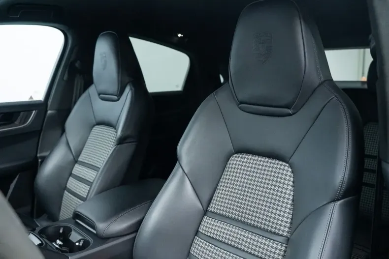 Porsche Cayenne din 2024 cu 27.172 km - oferta POR199406 - foto 8