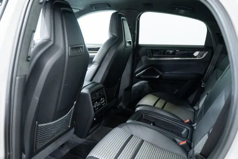 Porsche Cayenne din 2024 cu 27.172 km - oferta POR199406 - foto 30