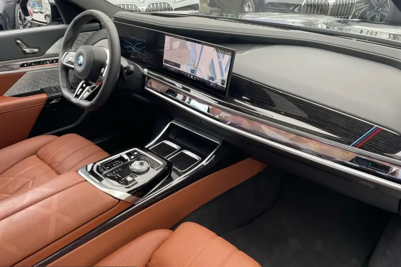 BMW 750 (Seria 7) din 2025 cu 24.387 km - oferta BMW199454 - foto 4