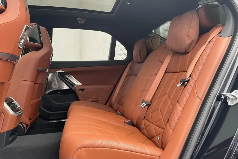 BMW 750 (Seria 7) din 2025 cu 24.387 km - oferta BMW199454 - foto 19