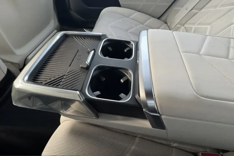 BMW 750 (Seria 7) din 2025 cu 25.784 km - oferta BMW199455 - foto 34