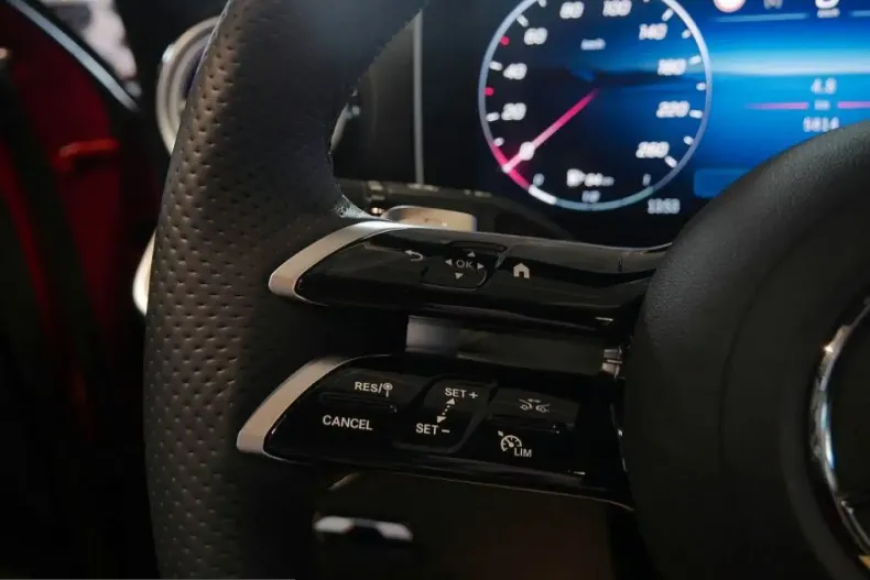 Mercedes-Benz C 300 (Clasa C) din 2024 cu 5.804 km - oferta MER199484 - foto 17