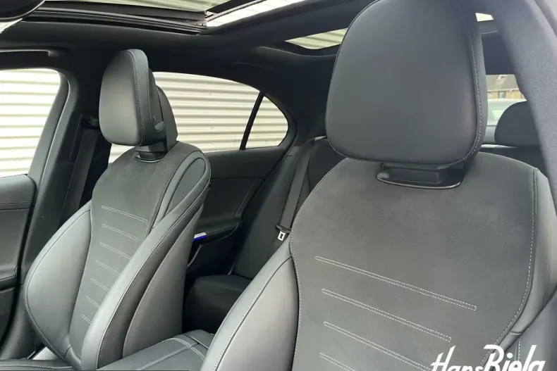 Mercedes-Benz C 300 (Clasa C) din 2025 cu 9.122 km - oferta MER199486 - foto 8