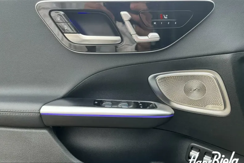 Mercedes-Benz C 300 (Clasa C) din 2025 cu 9.122 km - oferta MER199486 - foto 9