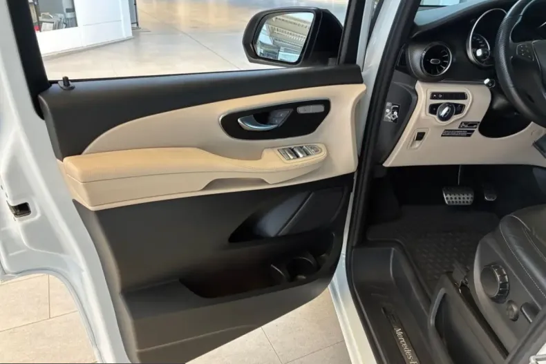 Mercedes-Benz V 300 (Clasa V) din 2022 cu 82.079 km - oferta MER199496 - foto 3