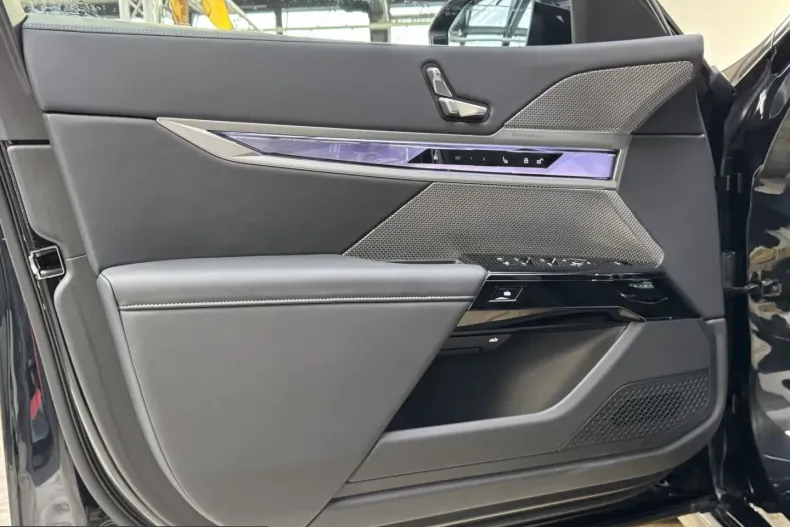 BMW 750 (Seria 7) din 2025 cu 17.700 km - oferta BMW199509 - foto 17