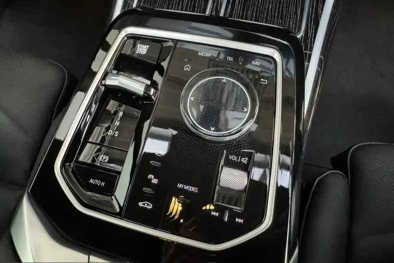 BMW 750 (Seria 7) din 2025 cu 17.700 km - oferta BMW199509 - foto 31