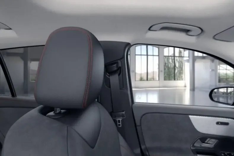 Mercedes-Benz GLA 200 (Clasa GLA) din 2023 cu 3.216 km - oferta MER199511 - foto 14