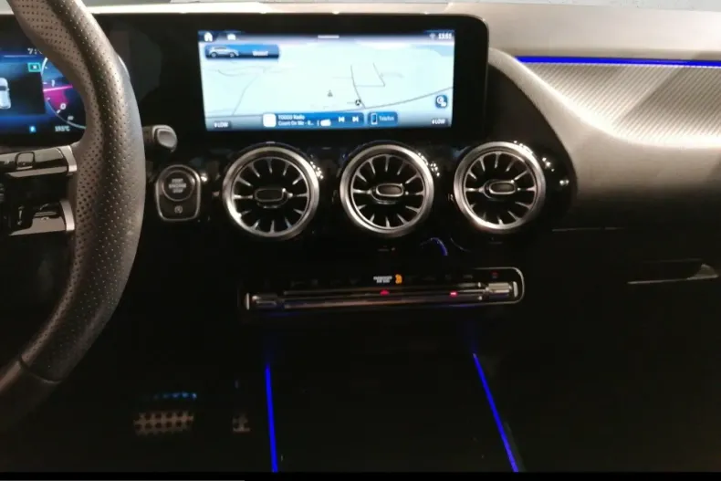 Mercedes-Benz GLA 200 (Clasa GLA) din 2024 cu 34.965 km - oferta MER199512 - foto 8