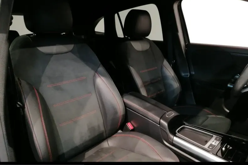 Mercedes-Benz GLA 200 (Clasa GLA) din 2024 cu 34.965 km - oferta MER199512 - foto 11