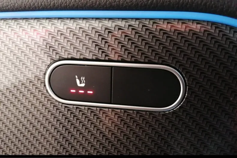 Mercedes-Benz GLA 200 (Clasa GLA) din 2024 cu 34.965 km - oferta MER199512 - foto 13