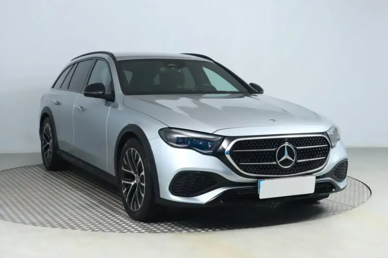 Mercedes-Benz E 220 (Clasa E) din 2024 cu 44.695 km - oferta MER199517 - foto 1