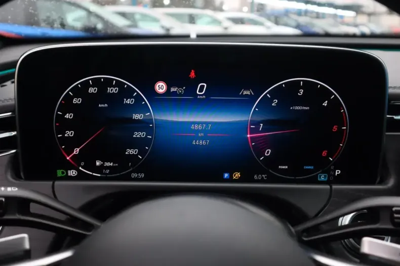 Mercedes-Benz E 220 (Clasa E) din 2024 cu 44.695 km - oferta MER199517 - foto 9