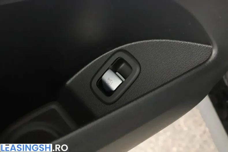 Mercedes-Benz GLC 300 (Clasa GLC) din 2025 cu 13.964 km - oferta MER199518 - foto 12