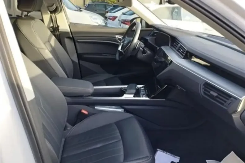 Audi Q8 e-tron din 2023 cu 39.830 km - oferta AUD199526 - foto 4