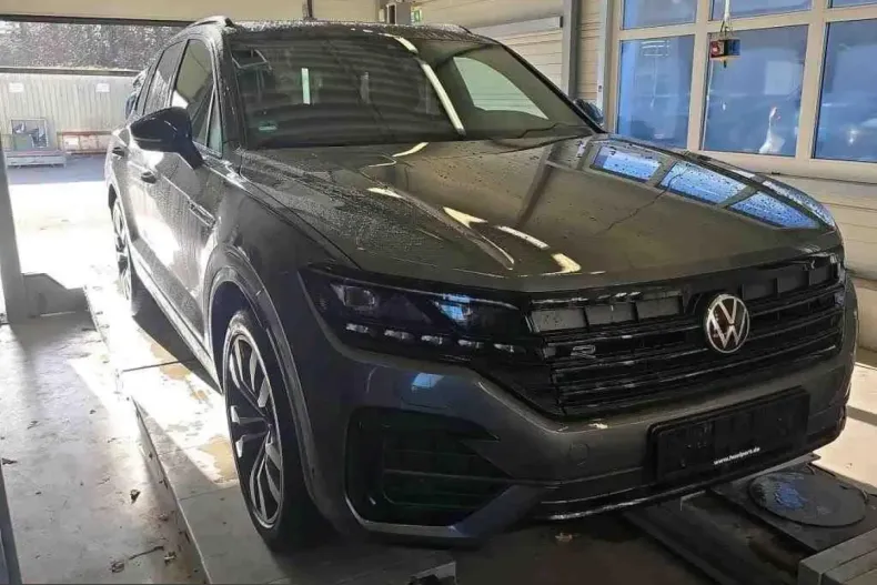 Volkswagen Touareg din 2023 cu 31.811 km - oferta VOL199530 - foto 2