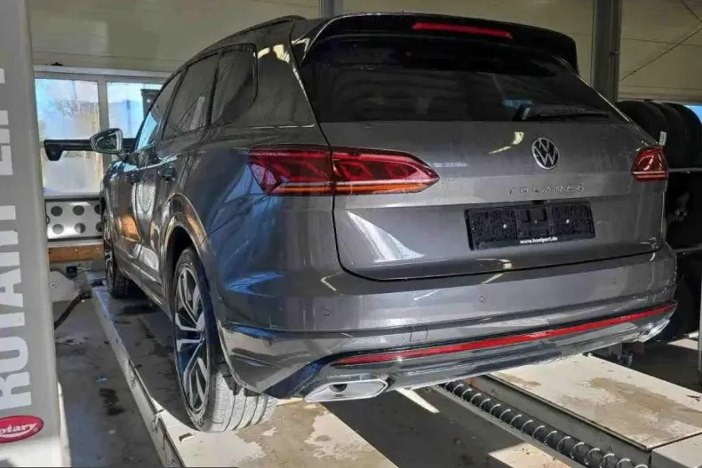 Volkswagen Touareg din 2023 cu 31.811 km - oferta VOL199530 - foto 3