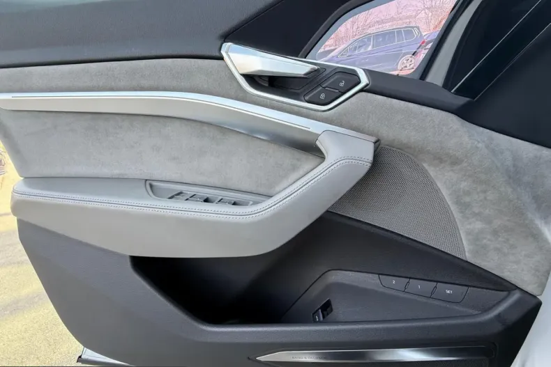 Audi e-tron din 2022 cu 38.150 km - oferta AUD199532 - foto 8