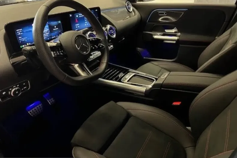 Mercedes-Benz GLA 200 (Clasa GLA) din 2025 cu 15.355 km - oferta MER199538 - foto 4