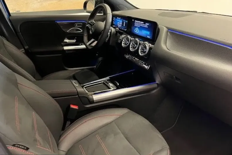 Mercedes-Benz GLA 200 (Clasa GLA) din 2025 cu 15.355 km - oferta MER199538 - foto 5