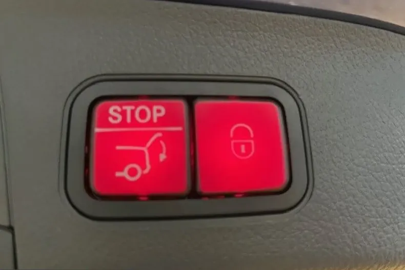 Mercedes-Benz GLA 200 (Clasa GLA) din 2025 cu 15.355 km - oferta MER199538 - foto 7