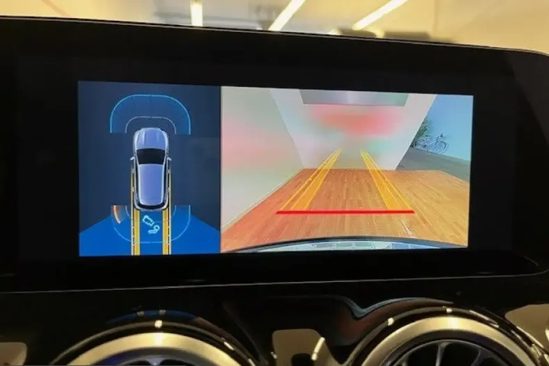 Mercedes-Benz GLA 200 (Clasa GLA) din 2025 cu 15.355 km - oferta MER199538 - foto 8