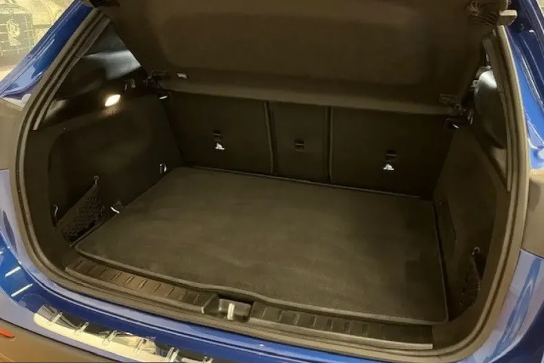 Mercedes-Benz GLA 200 (Clasa GLA) din 2025 cu 15.355 km - oferta MER199538 - foto 13