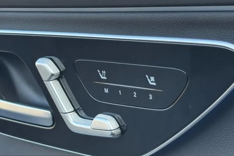 Mercedes-Benz E 450 (Clasa E) din 2024 cu 43.920 km - oferta MER199545 - foto 7