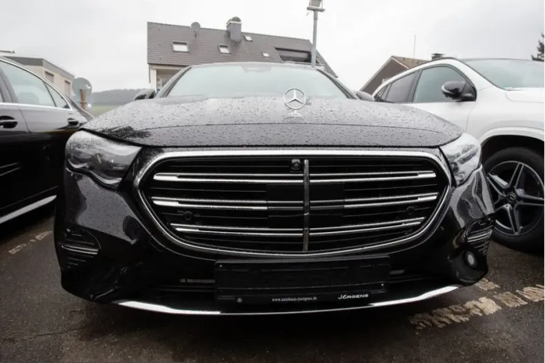 Mercedes-Benz E 400 (Clasa E) din 2025 cu 10.233 km - oferta MER199547 - foto 2