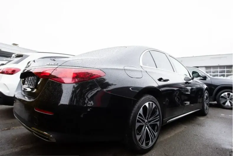 Mercedes-Benz E 400 (Clasa E) din 2025 cu 10.233 km - oferta MER199547 - foto 3