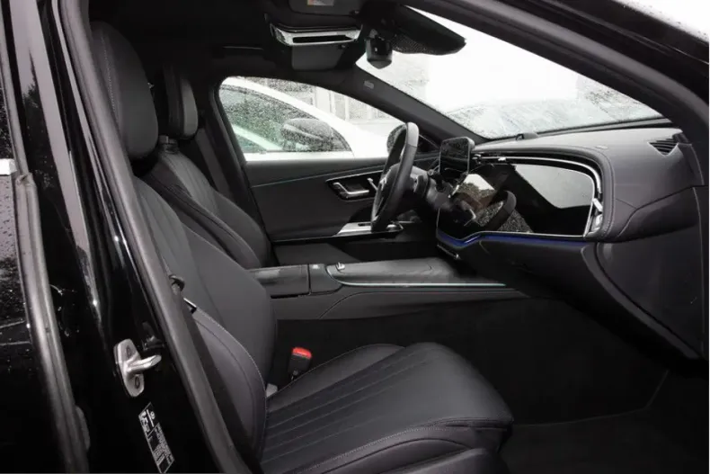 Mercedes-Benz E 400 (Clasa E) din 2025 cu 10.233 km - oferta MER199547 - foto 5