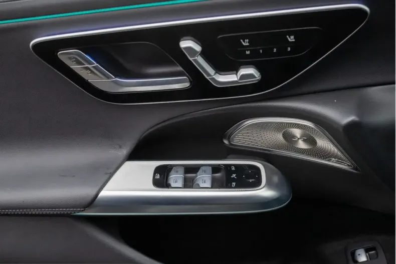 Mercedes-Benz E 400 (Clasa E) din 2025 cu 10.233 km - oferta MER199547 - foto 8