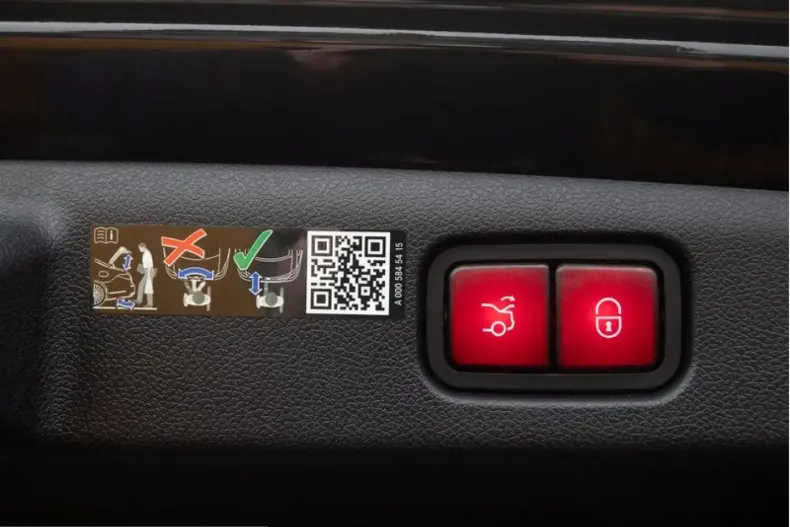 Mercedes-Benz E 400 (Clasa E) din 2025 cu 10.233 km - oferta MER199547 - foto 12