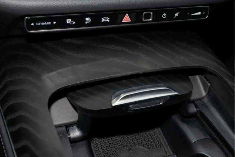 Mercedes-Benz E 400 (Clasa E) din 2025 cu 10.233 km - oferta MER199547 - foto 16