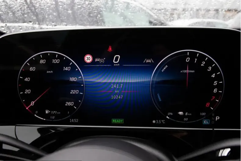 Mercedes-Benz E 400 (Clasa E) din 2025 cu 10.233 km - oferta MER199547 - foto 19