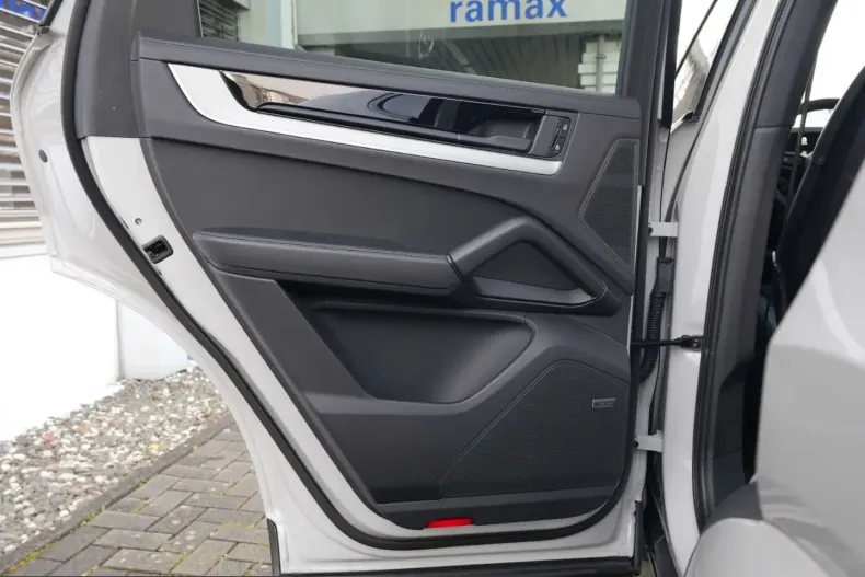 Porsche Cayenne din 2024 cu 23.000 km - oferta POR199560 - foto 36