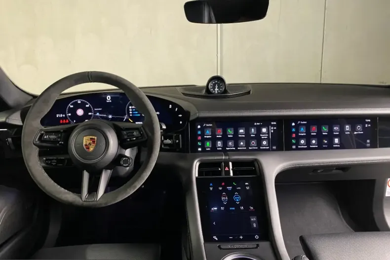 Porsche Taycan din 2023 cu 24.200 km - oferta POR199563 - foto 2