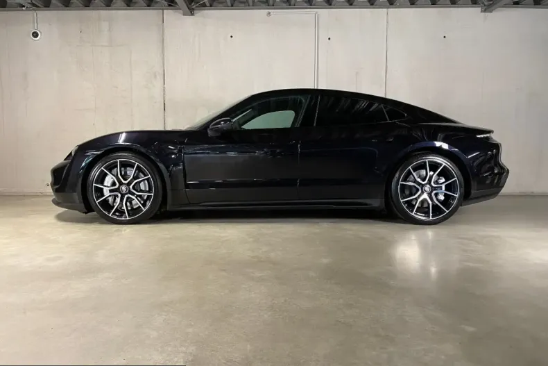 Porsche Taycan din 2023 cu 24.200 km - oferta POR199563 - foto 3