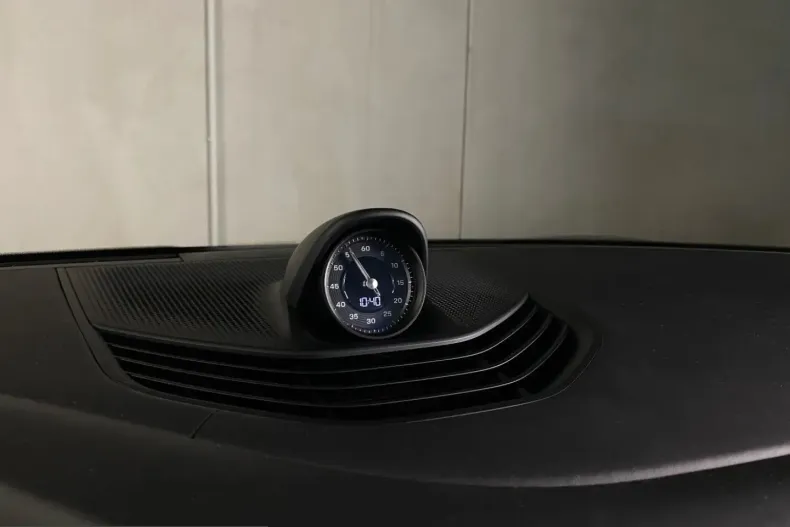 Porsche Taycan din 2023 cu 24.200 km - oferta POR199563 - foto 19