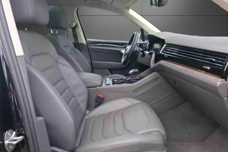 Volkswagen Touareg din 2024 cu 77.645 km - oferta VOL199565 - foto 8