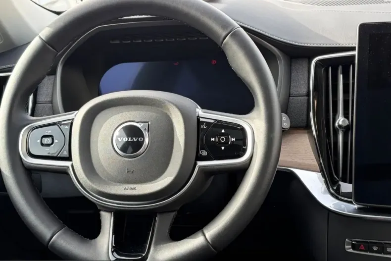 Volvo XC90 din 2025 cu 18.840 km - oferta VOL199572 - foto 10