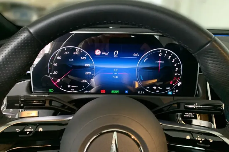 Mercedes-Benz E 300 (Clasa E) din 2023 cu 7.339 km - oferta MER199580 - foto 8