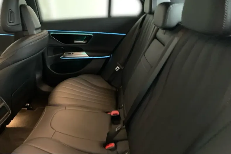 Mercedes-Benz E 300 (Clasa E) din 2023 cu 7.339 km - oferta MER199580 - foto 11