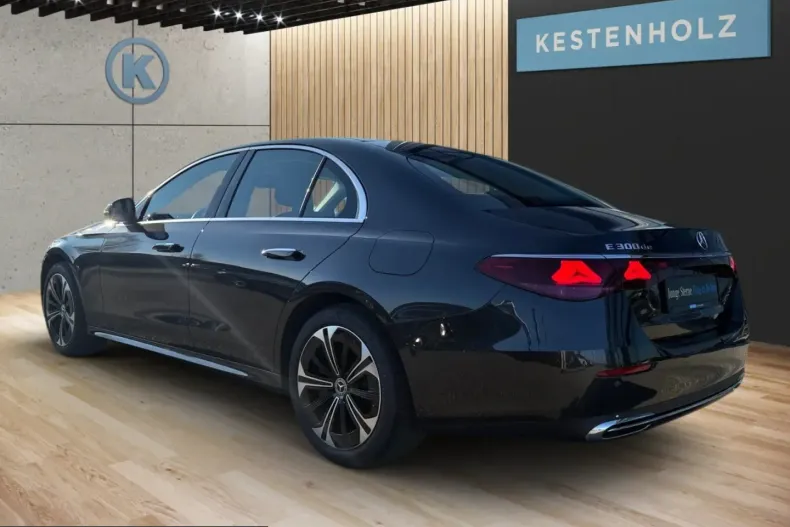 Mercedes-Benz E 300 (Clasa E) din 2024 cu 12.932 km - oferta MER199581 - foto 4